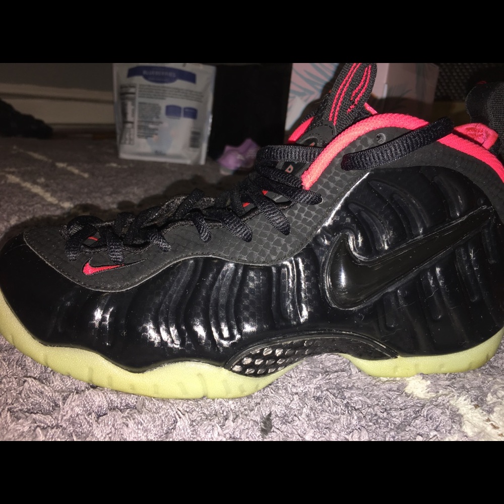 Yeezy foams Sz 8